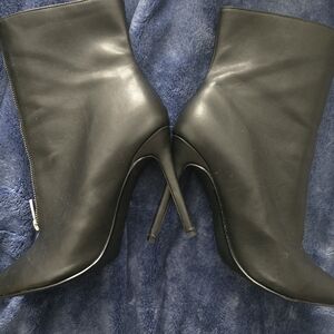 WORN ONCE***Size 11 womens BLACK zipper booties with  suede material